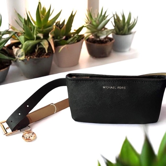 NEW MICHAEL KORS Leather Logo Belt Bag Black Logo Charm NEW FAST SHIPPING - Picture 1 of 13
